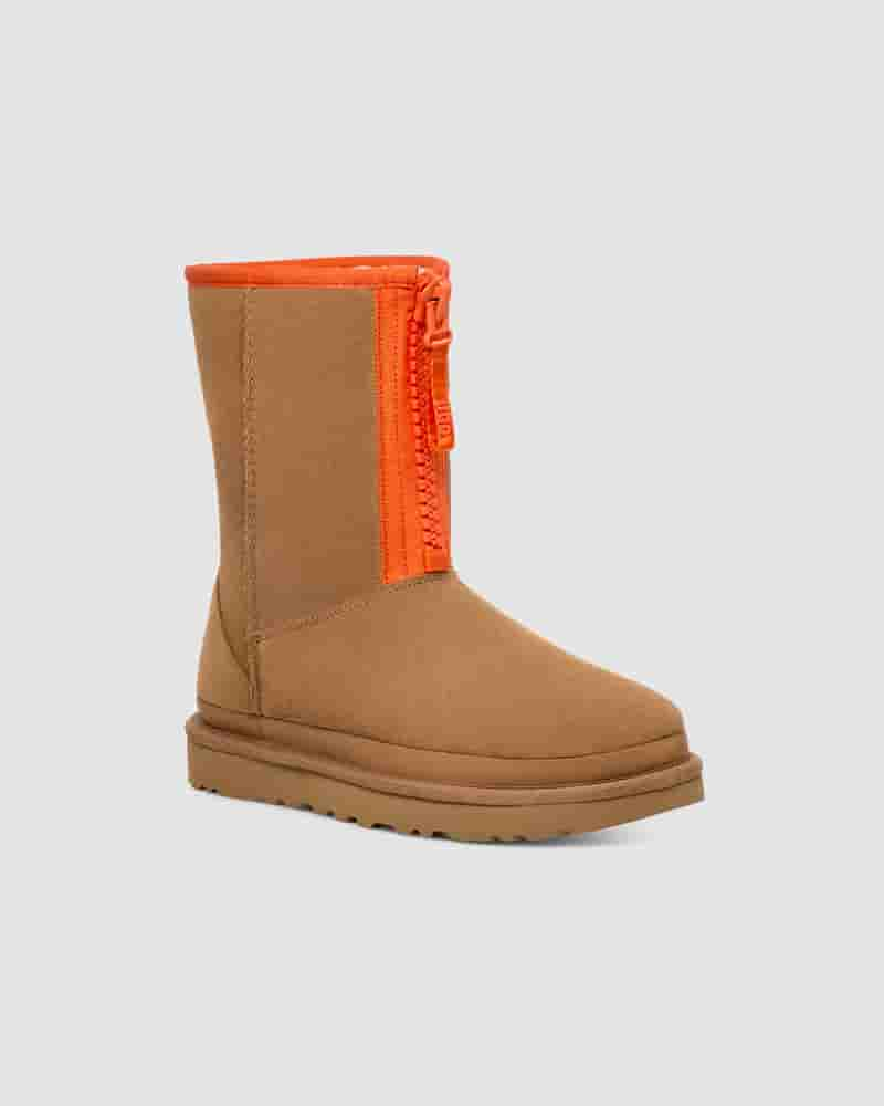 Botas UGG Classic Short Zipper Tape Logo Mujer Marrones | COA8539H