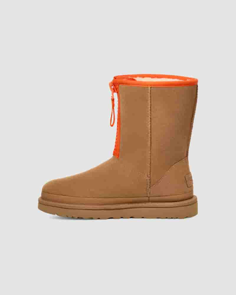 Botas UGG Classic Short Zipper Tape Logo Mujer Marrones | COA8539H